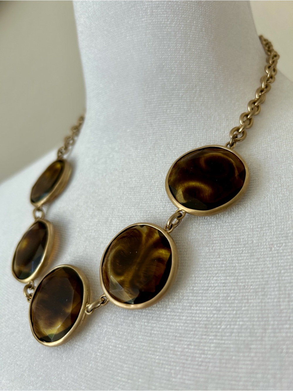 Tortoise Shell Circle Necklace - Picture 4 of 6